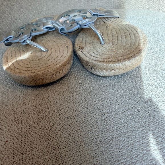 Tory Burch Metallic Silver and Woven Tan Sandals Size 7.5 - Picture 2 of 4
